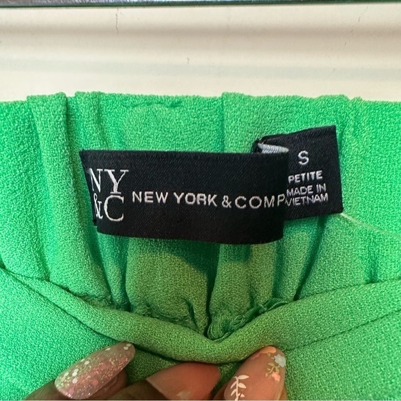 NEW YORK & CO. NWT Lime Green Petite Cropped Pants - Picture 3 of 7